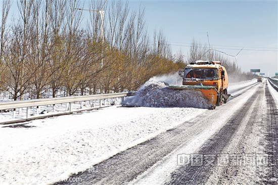 各级交通运输部门全力保通保畅雪天路网