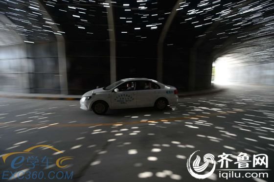 济南一驾校建起百米模拟隧道 学员练车感觉超真实