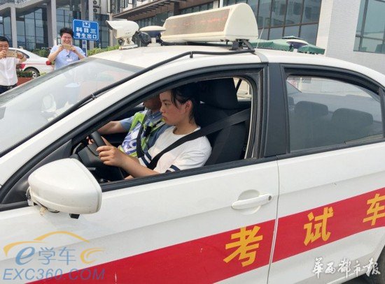 四川第一本自学直考驾照被领走