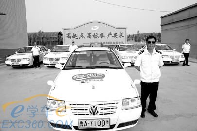 山东交运驾校“爱心车队”免费接送高考生